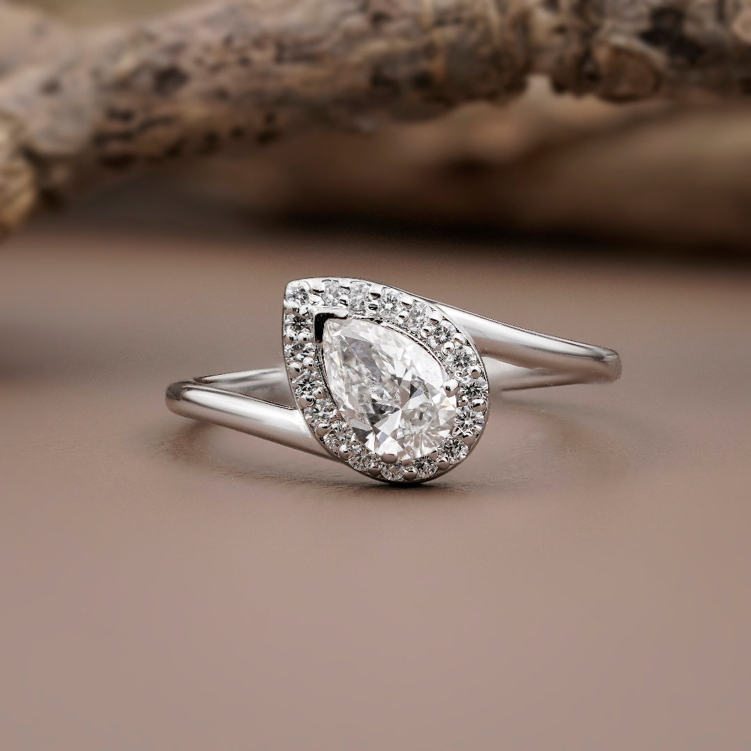 solitaire pear halo ring Main image