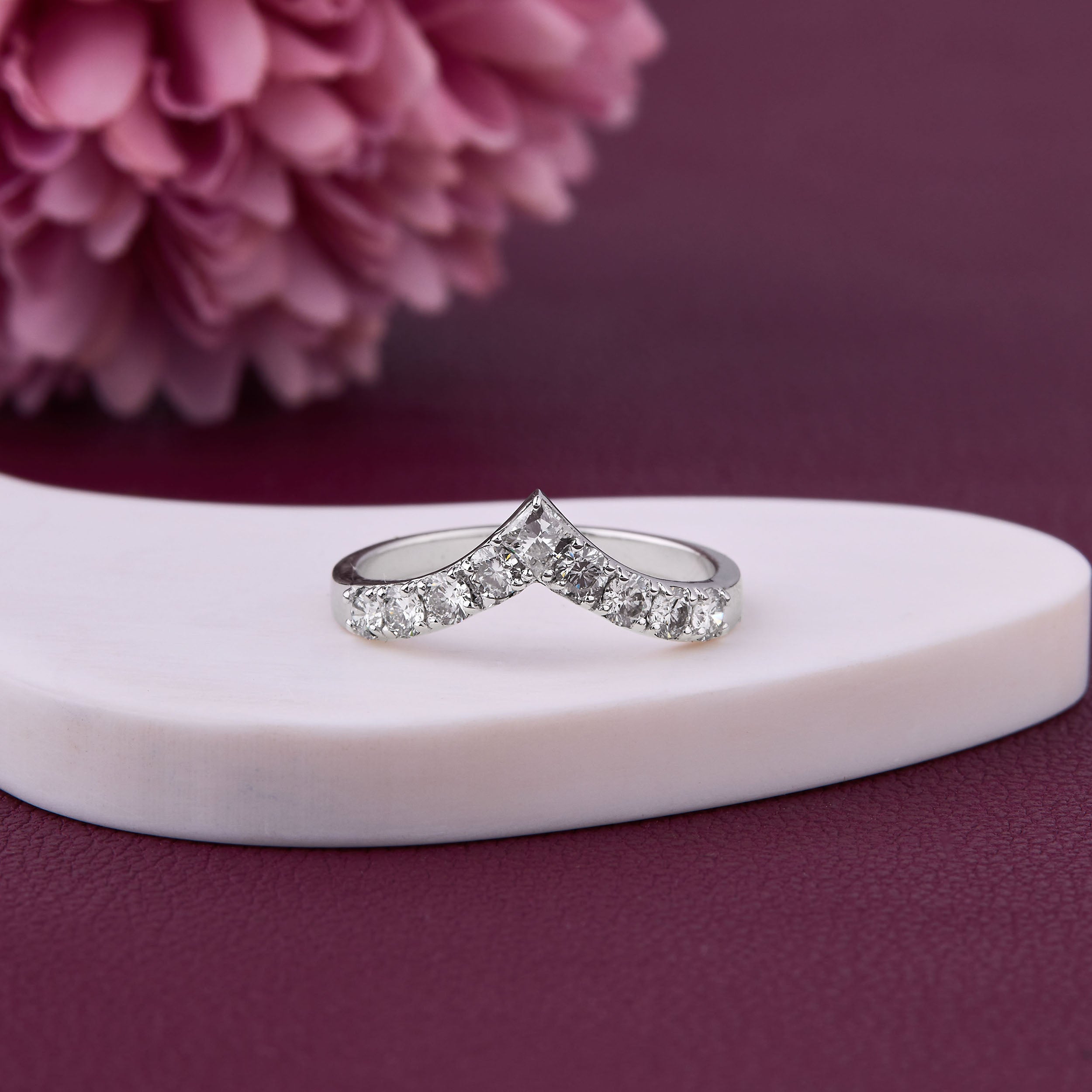 V- SHAPE PRINCESS RING