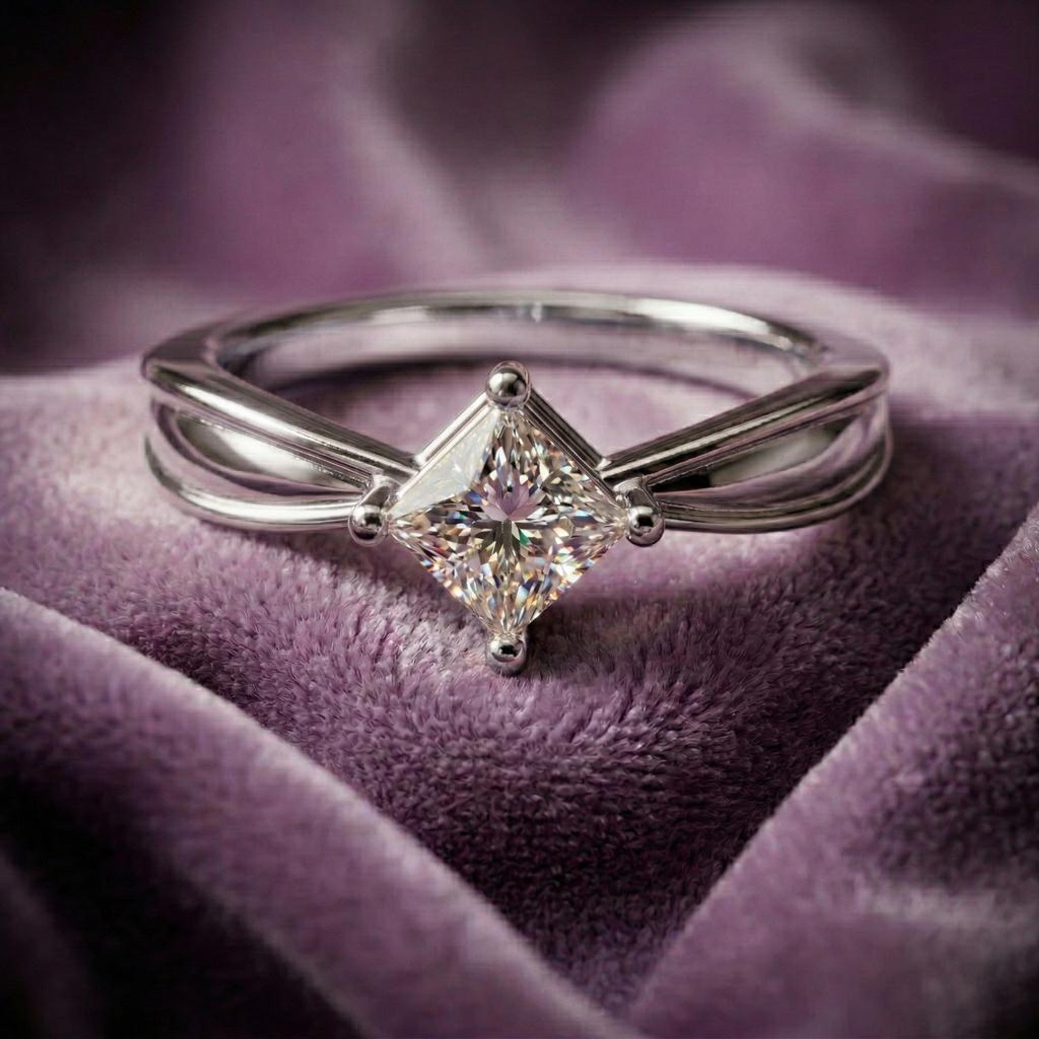 Kiara Curve Princess Diamond Ring Main image