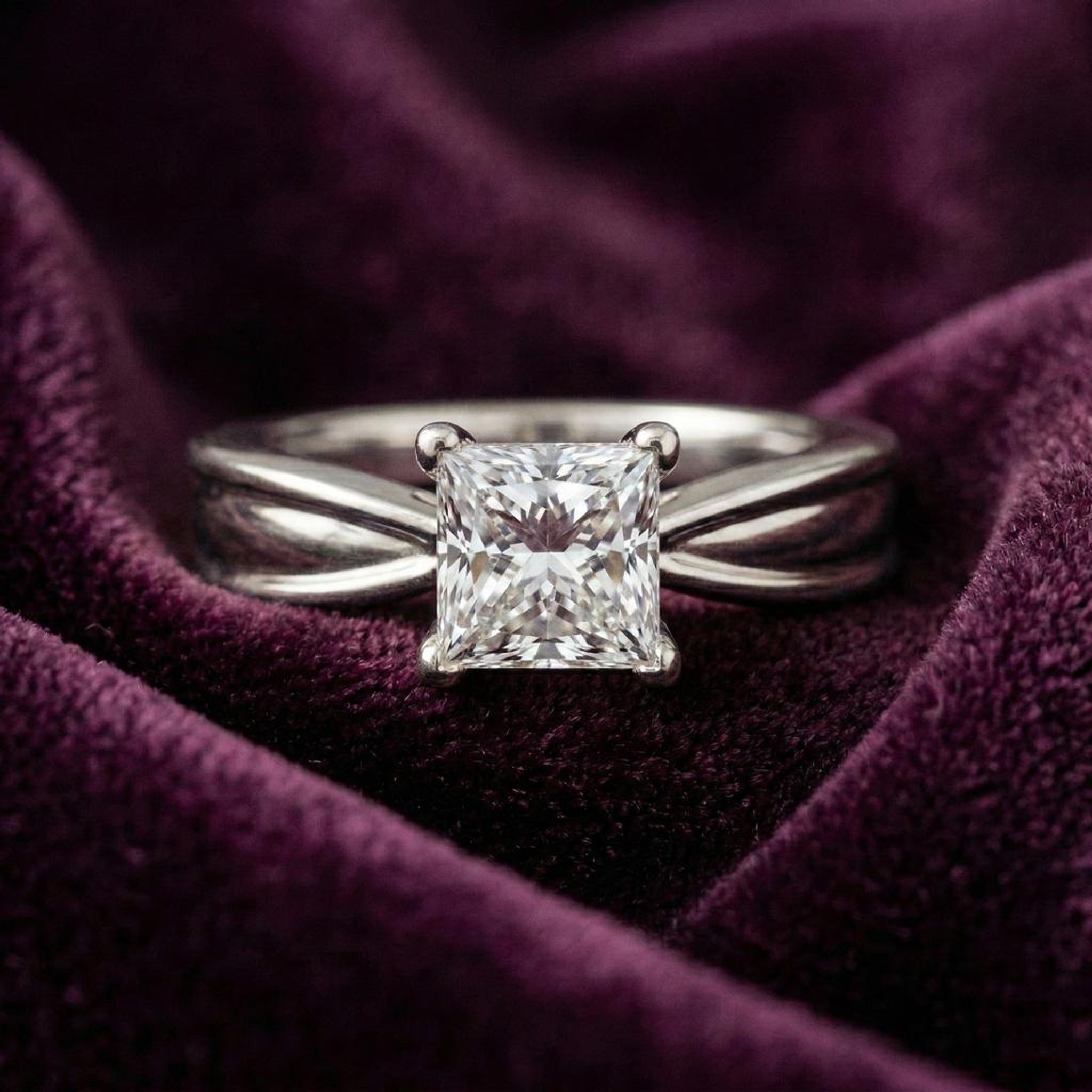 Kiara Curve Princess Diamond Ring