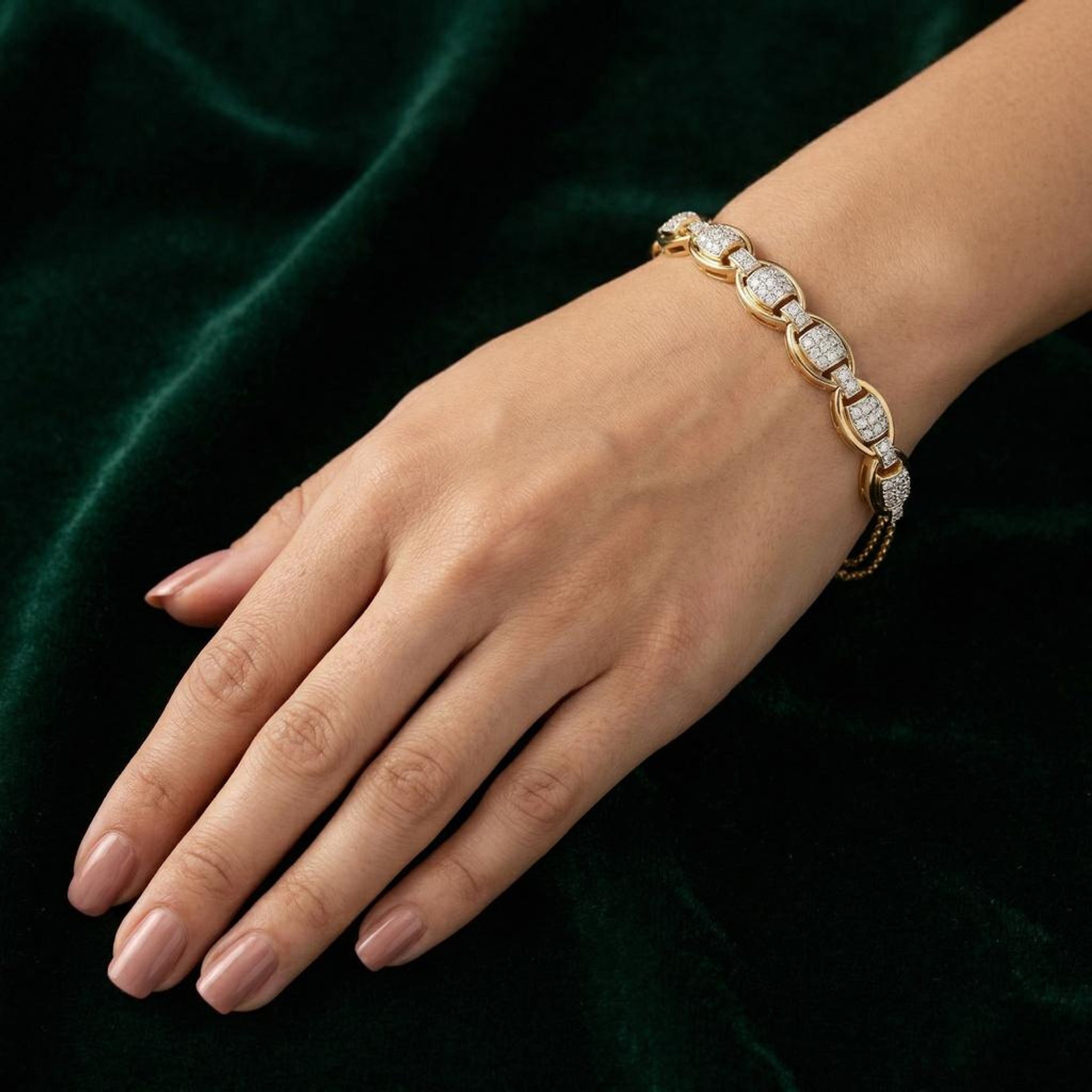 Nayara Oval Link Bracelet
