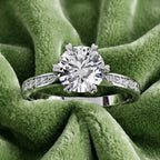 The Heart-Prong Pave Solitaire
