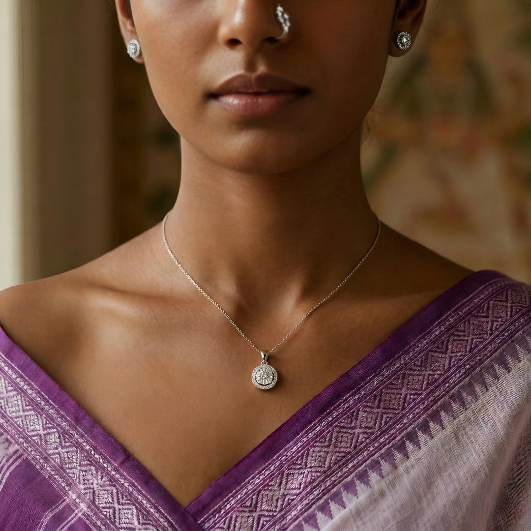 Solitaire Round Spark Halo Pedant Main image