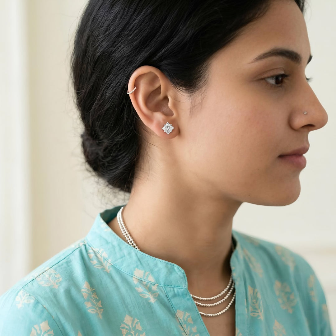 SOLITAIRE PRINCESS STAR SPARK STUD