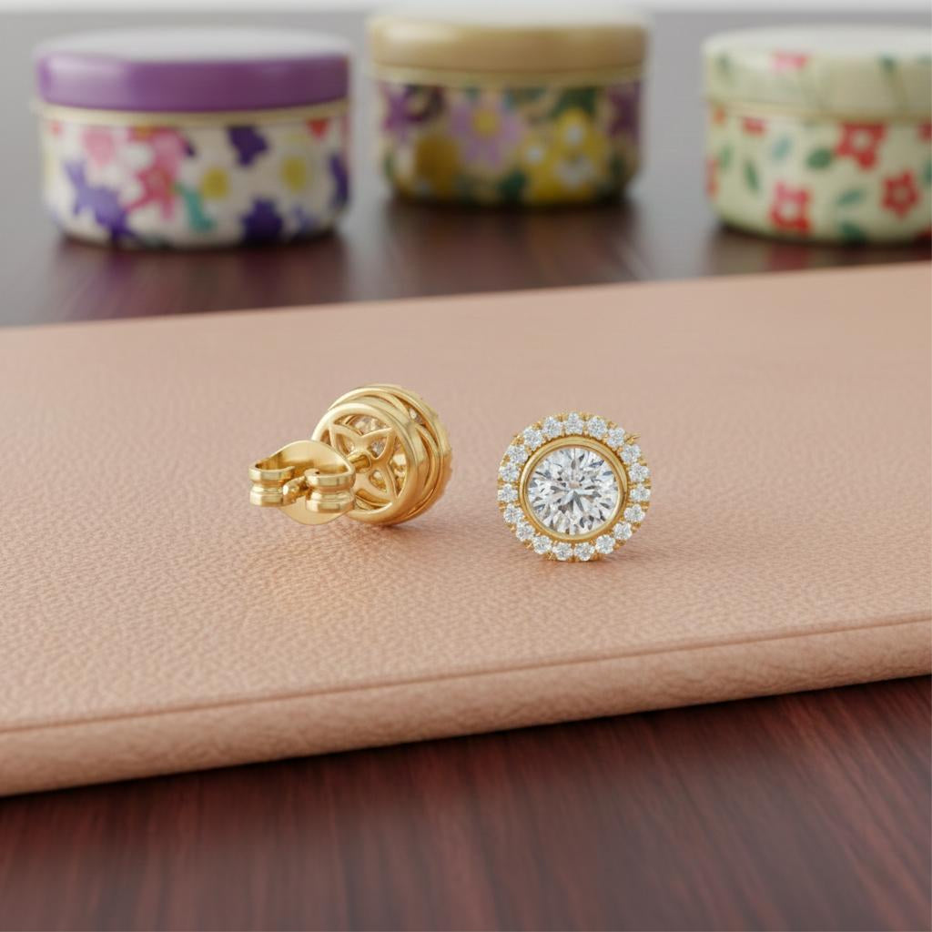 Solitaire Royale Halo Stud Earrings Main image