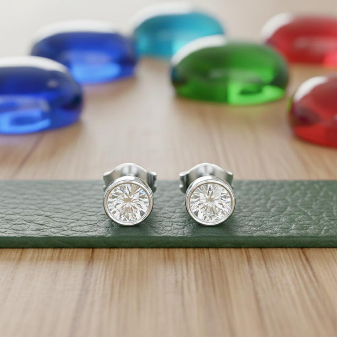 Solitaire Round Bazel Studs Main image