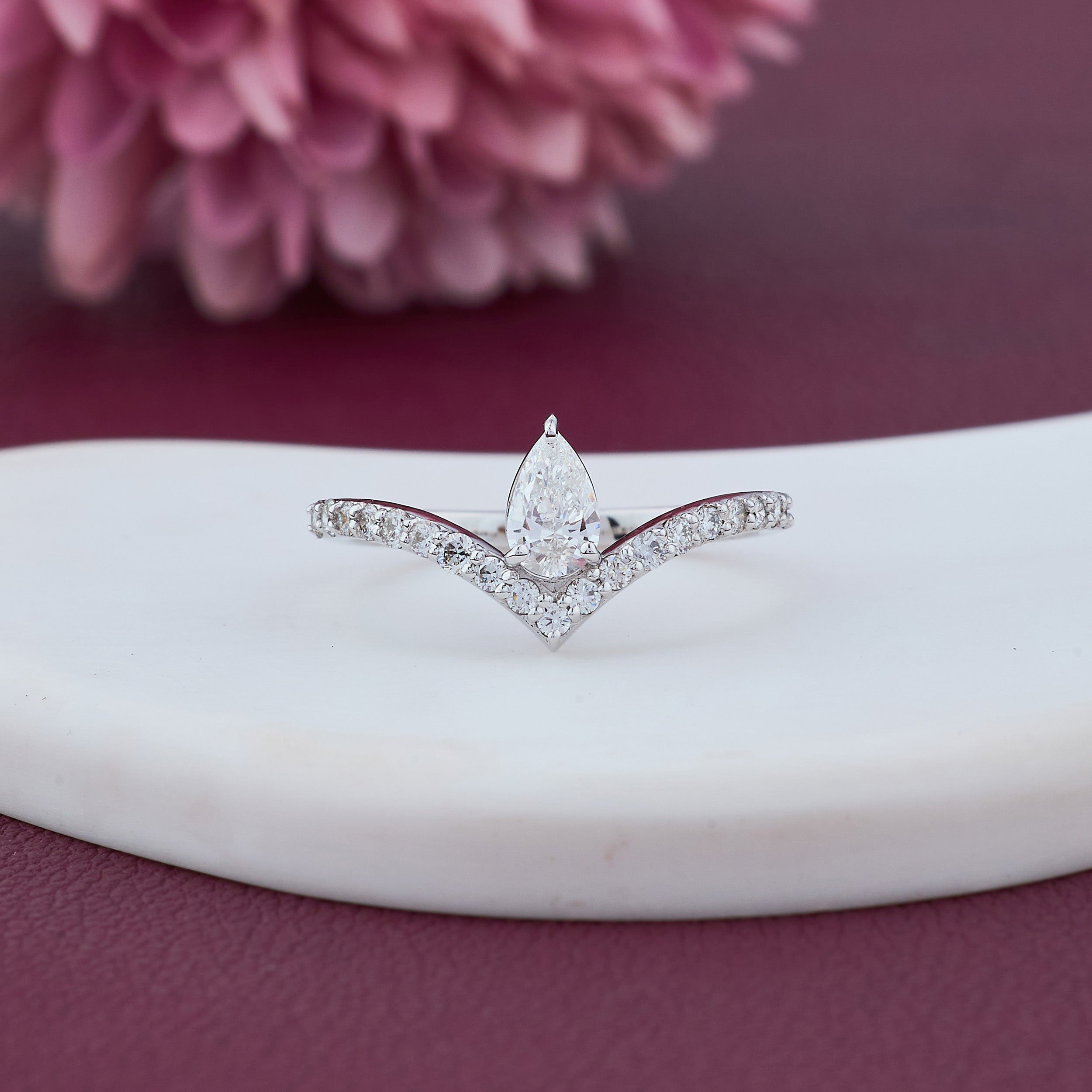 Pearluxe V-Crown Ring Main image