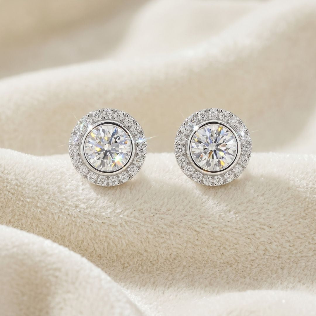 Solitaire Royale Halo Stud Earrings Main image